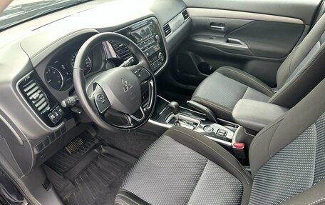 Mitsubishi Outlander III рестайлинг 3, 2018 год, 1 829 000 рублей, 9 фотография