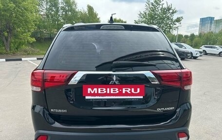 Mitsubishi Outlander III рестайлинг 3, 2018 год, 1 829 000 рублей, 6 фотография