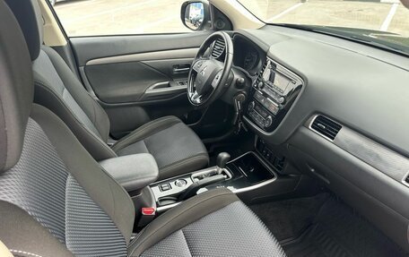 Mitsubishi Outlander III рестайлинг 3, 2018 год, 1 829 000 рублей, 11 фотография
