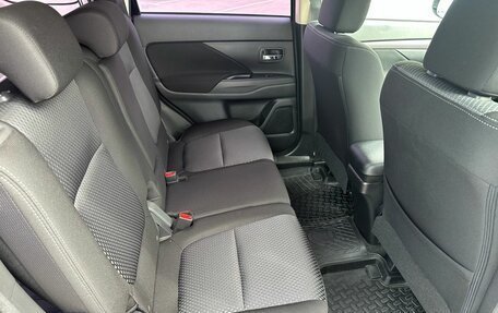 Mitsubishi Outlander III рестайлинг 3, 2018 год, 1 829 000 рублей, 12 фотография