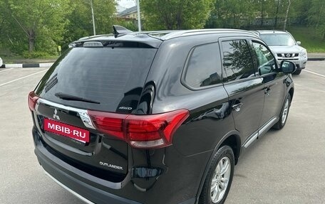 Mitsubishi Outlander III рестайлинг 3, 2018 год, 1 829 000 рублей, 5 фотография