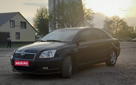 Toyota Avensis III рестайлинг, 2004 год, 610 000 рублей, 1 фотография