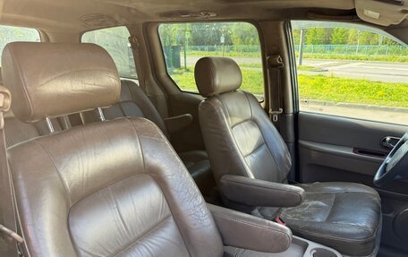 KIA Sedona II рестайлинг, 2003 год, 160 000 рублей, 21 фотография