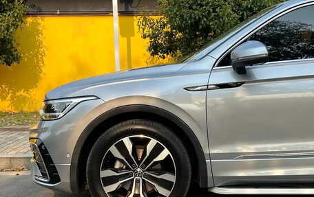 Volkswagen Tiguan II, 2023 год, 2 098 000 рублей, 4 фотография
