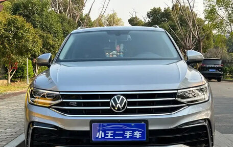 Volkswagen Tiguan II, 2023 год, 2 098 000 рублей, 2 фотография