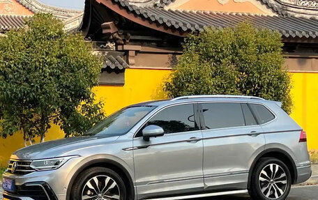 Volkswagen Tiguan II, 2023 год, 2 098 000 рублей, 5 фотография