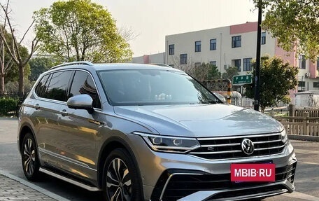 Volkswagen Tiguan II, 2023 год, 2 098 000 рублей, 3 фотография