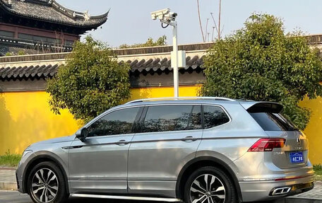 Volkswagen Tiguan II, 2023 год, 2 098 000 рублей, 10 фотография