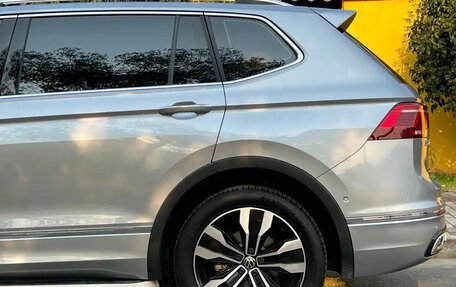 Volkswagen Tiguan II, 2023 год, 2 098 000 рублей, 9 фотография