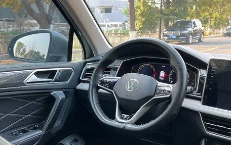 Volkswagen Tiguan II, 2023 год, 2 098 000 рублей, 12 фотография