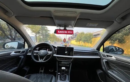 Volkswagen Tiguan II, 2023 год, 2 098 000 рублей, 14 фотография