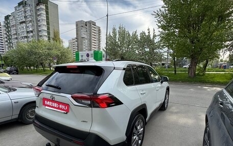 Toyota RAV4, 2021 год, 3 980 000 рублей, 7 фотография