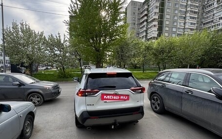 Toyota RAV4, 2021 год, 3 980 000 рублей, 6 фотография