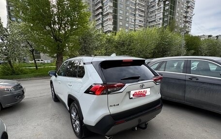 Toyota RAV4, 2021 год, 3 980 000 рублей, 8 фотография