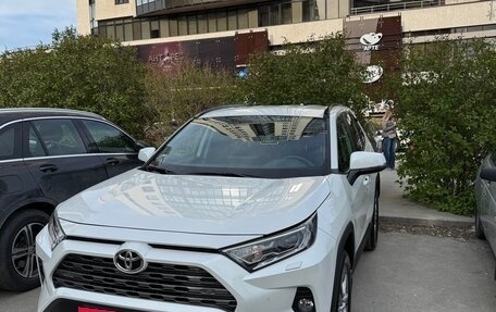 Toyota RAV4, 2021 год, 3 980 000 рублей, 4 фотография