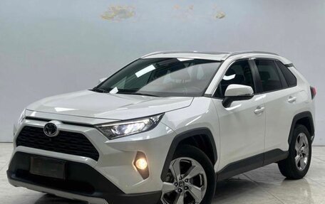 Toyota RAV4, 2021 год, 2 800 000 рублей, 1 фотография