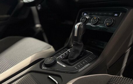 Volkswagen Tiguan II, 2019 год, 2 850 000 рублей, 21 фотография