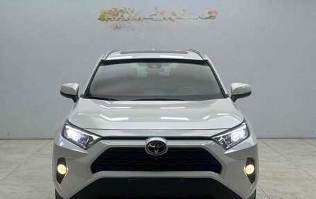 Toyota RAV4, 2021 год, 2 800 000 рублей, 2 фотография