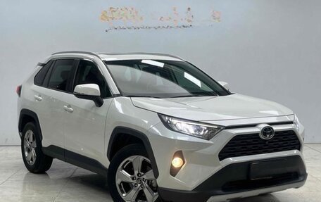 Toyota RAV4, 2021 год, 2 800 000 рублей, 3 фотография