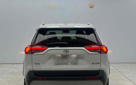 Toyota RAV4, 2021 год, 2 800 000 рублей, 4 фотография