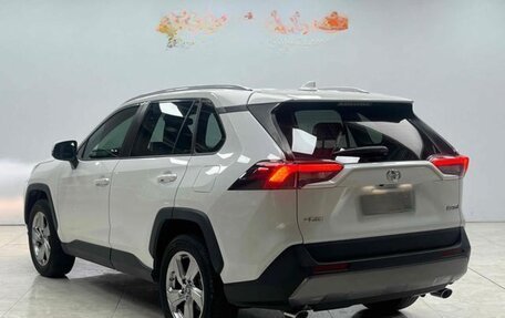 Toyota RAV4, 2021 год, 2 800 000 рублей, 5 фотография