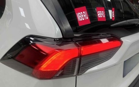 Toyota RAV4, 2021 год, 2 800 000 рублей, 6 фотография