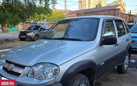 Chevrolet Niva I рестайлинг, 2011 год, 560 000 рублей, 2 фотография