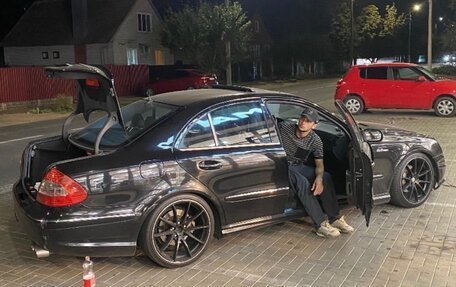 Mercedes-Benz E-Класс, 2004 год, 1 350 000 рублей, 3 фотография