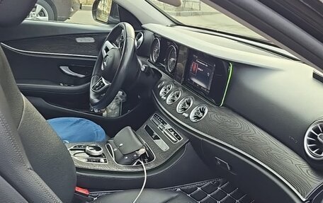 Mercedes-Benz E-Класс, 2020 год, 2 500 000 рублей, 3 фотография