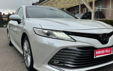 Toyota Camry, 2019 год, 3 300 000 рублей, 2 фотография