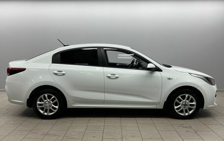 KIA Rio IV, 2018 год, 1 365 000 рублей, 5 фотография
