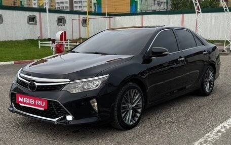 Toyota Camry, 2017 год, 2 300 000 рублей, 4 фотография