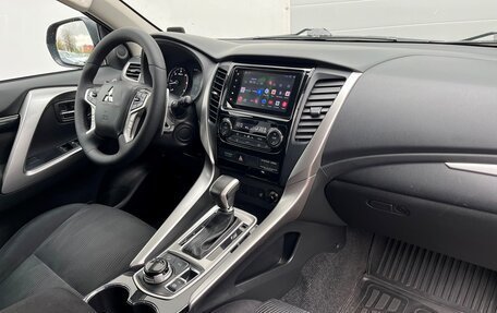 Mitsubishi Pajero Sport III рестайлинг, 2018 год, 2 267 500 рублей, 8 фотография