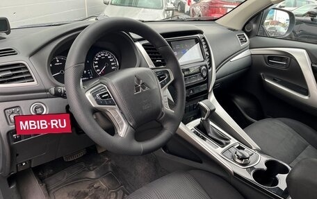 Mitsubishi Pajero Sport III рестайлинг, 2018 год, 2 267 500 рублей, 5 фотография