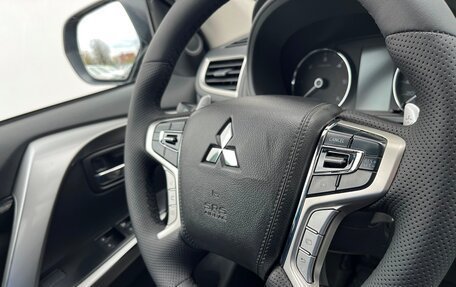 Mitsubishi Pajero Sport III рестайлинг, 2018 год, 2 267 500 рублей, 21 фотография