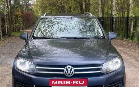 Volkswagen Touareg III, 2011 год, 1 990 000 рублей, 2 фотография