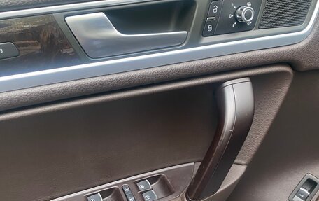 Volkswagen Touareg III, 2011 год, 1 990 000 рублей, 15 фотография
