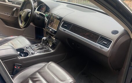 Volkswagen Touareg III, 2011 год, 1 990 000 рублей, 18 фотография