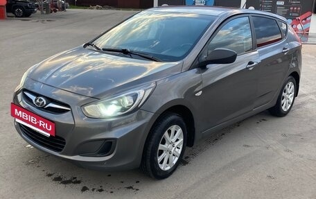 Hyundai Solaris II рестайлинг, 2013 год, 1 200 000 рублей, 2 фотография