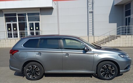 Mitsubishi Outlander III рестайлинг 3, 2015 год, 1 900 000 рублей, 17 фотография