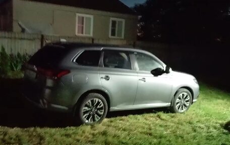 Mitsubishi Outlander III рестайлинг 3, 2015 год, 1 900 000 рублей, 5 фотография