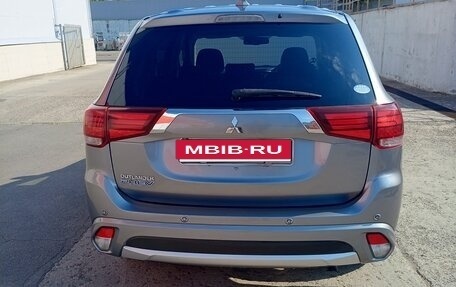 Mitsubishi Outlander III рестайлинг 3, 2015 год, 1 900 000 рублей, 15 фотография