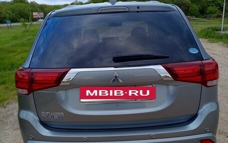 Mitsubishi Outlander III рестайлинг 3, 2015 год, 1 900 000 рублей, 16 фотография