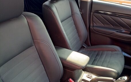 Mitsubishi Outlander III рестайлинг 3, 2015 год, 1 900 000 рублей, 21 фотография