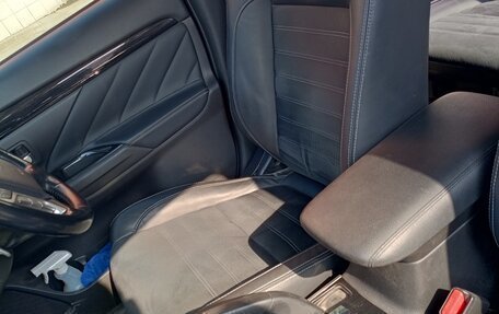 Mitsubishi Outlander III рестайлинг 3, 2015 год, 1 900 000 рублей, 20 фотография