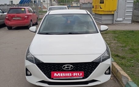 Hyundai Solaris II рестайлинг, 2021 год, 1 550 000 рублей, 2 фотография