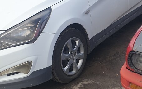 Hyundai Solaris II рестайлинг, 2015 год, 550 000 рублей, 2 фотография