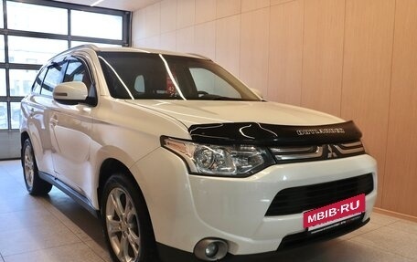 Mitsubishi Outlander III рестайлинг 3, 2014 год, 1 370 000 рублей, 2 фотография