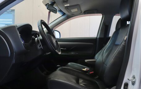Mitsubishi Outlander III рестайлинг 3, 2014 год, 1 370 000 рублей, 12 фотография
