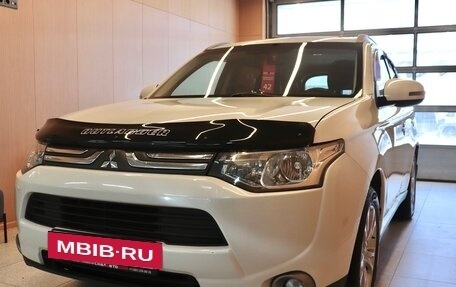 Mitsubishi Outlander III рестайлинг 3, 2014 год, 1 370 000 рублей, 4 фотография